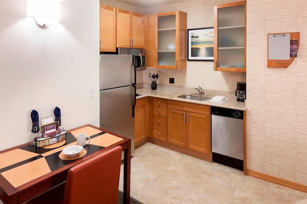 Suite, 1 Bedroom | Private kitchen