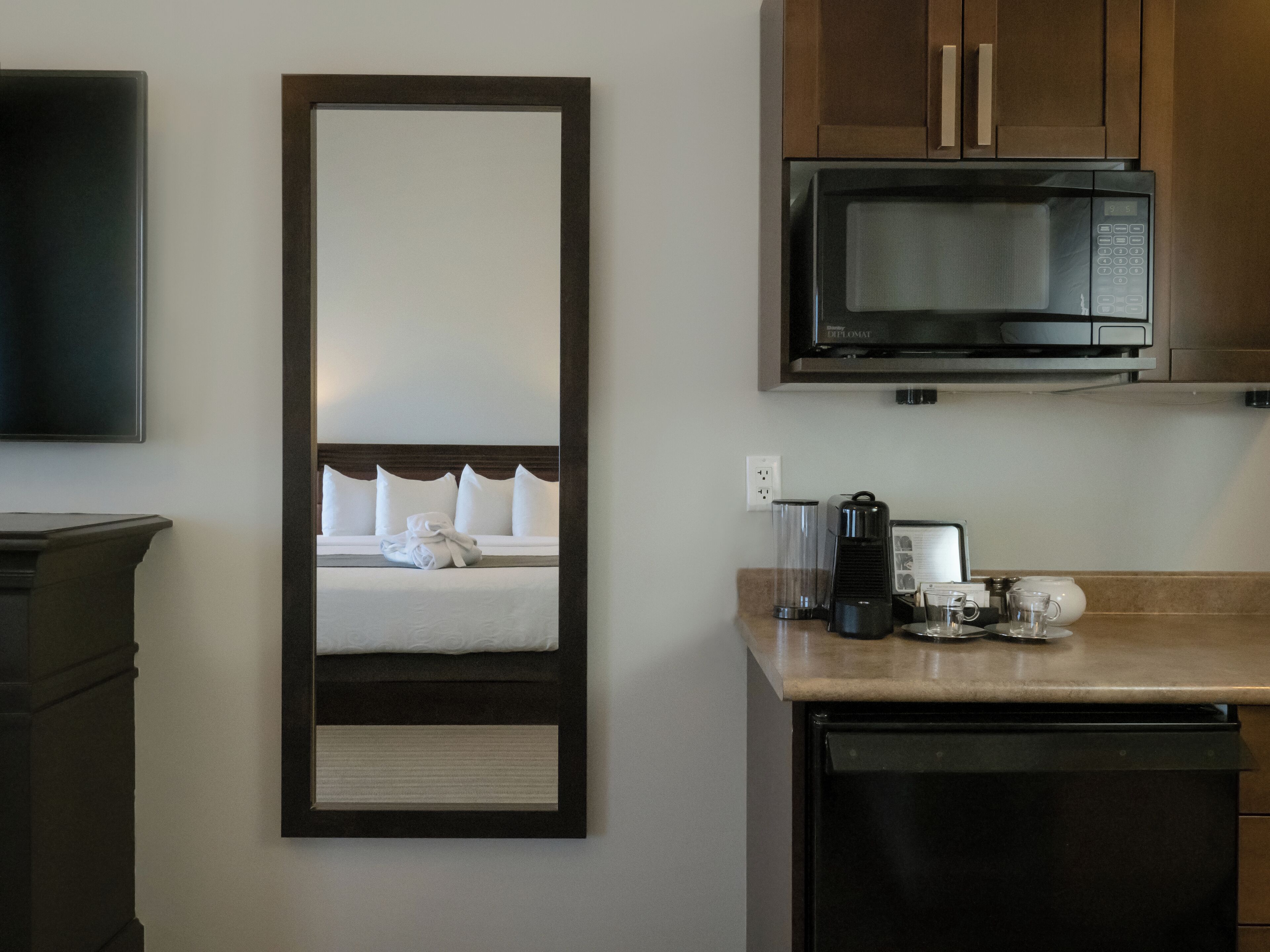 microwave, coffee/tea maker, electric kettle, toaster