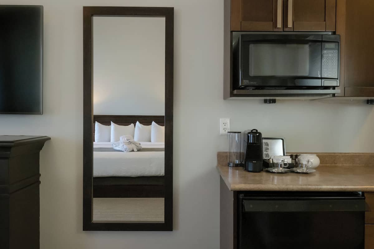 microwave, coffee/tea maker, electric kettle, toaster