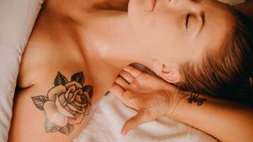 غرف معالجة الأزواج، علاجات للجسم، العلاج بالماء، العلاج بالروائح العطرية