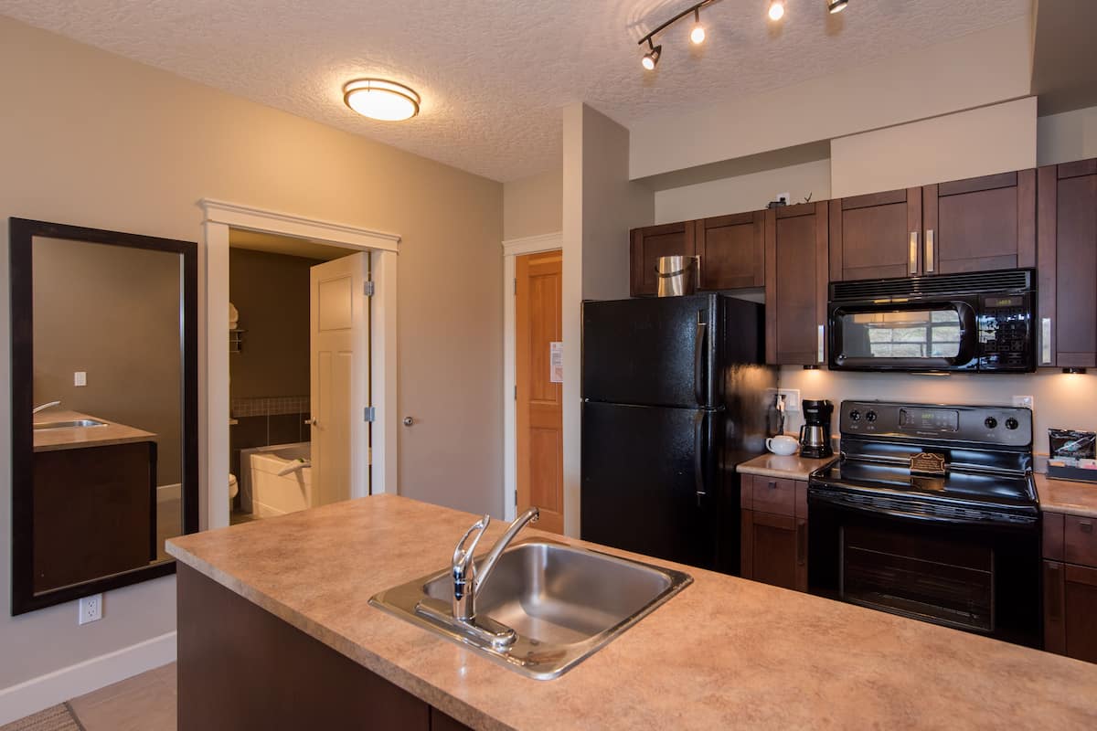 microwave, coffee/tea maker, electric kettle, toaster