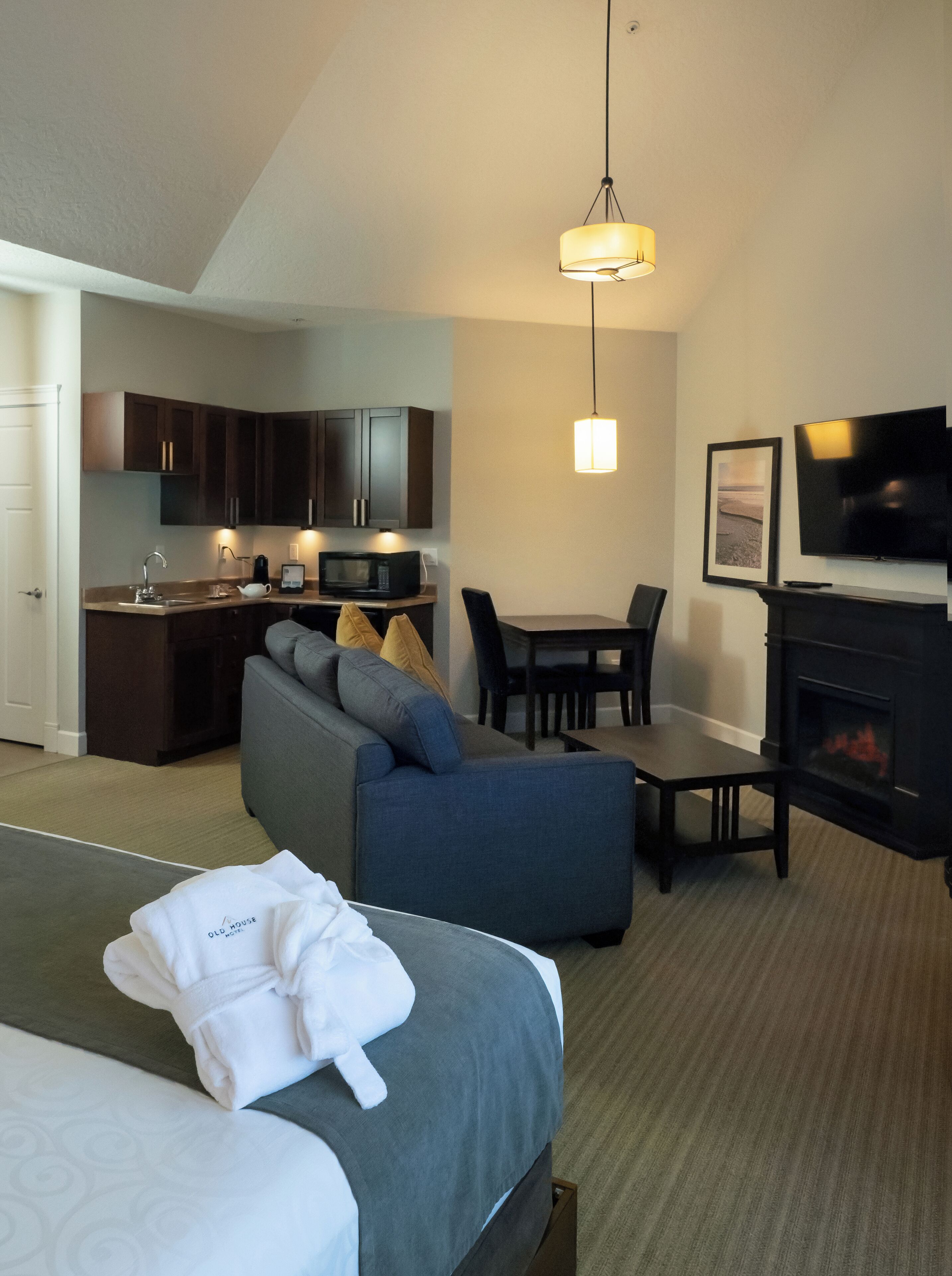 microwave, coffee/tea maker, electric kettle, toaster