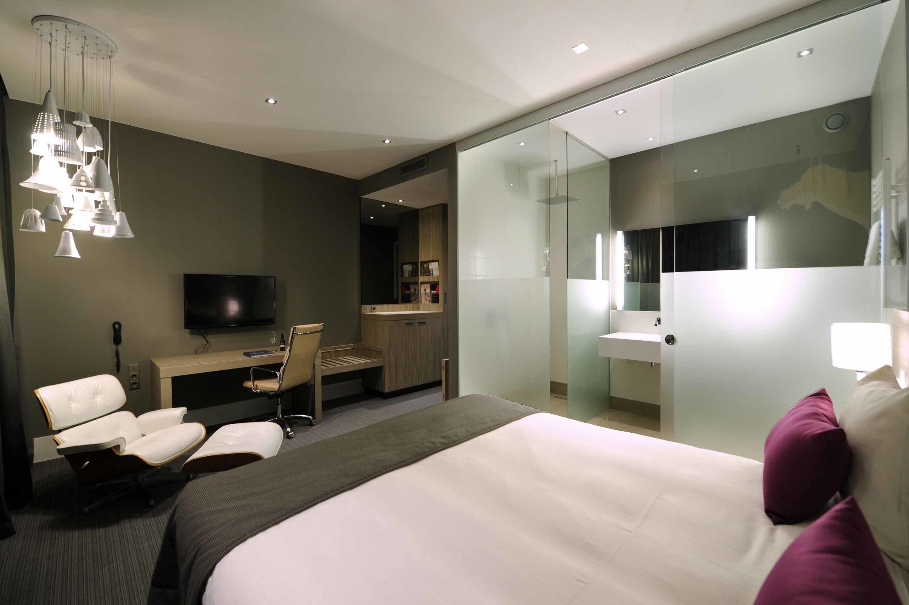 executive room | bathroom | free toiletries, hair dryer, towels, soap