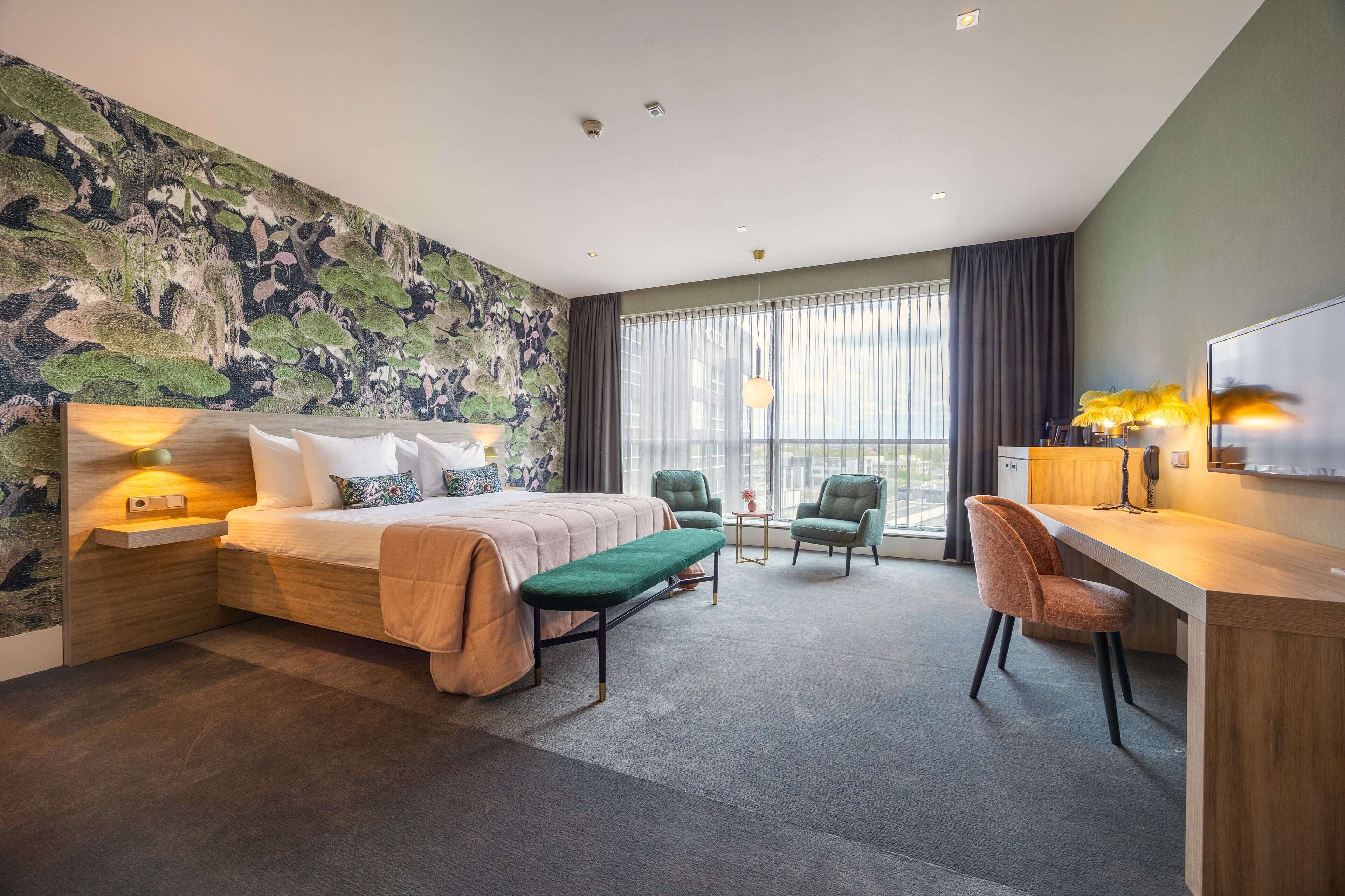 suite | premium bedding, pillow-top beds, minibar, in-room safe