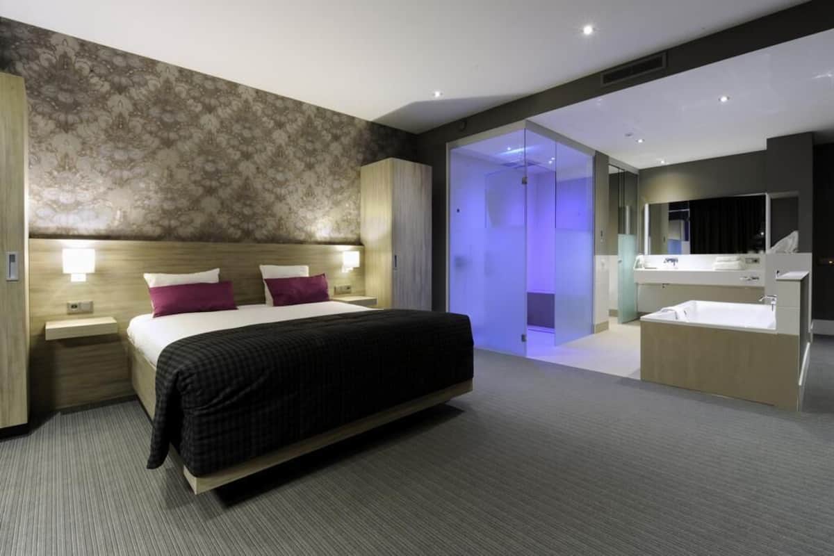 Ropa de cama de alta calidad, colchones con acolchado adicional, minibar