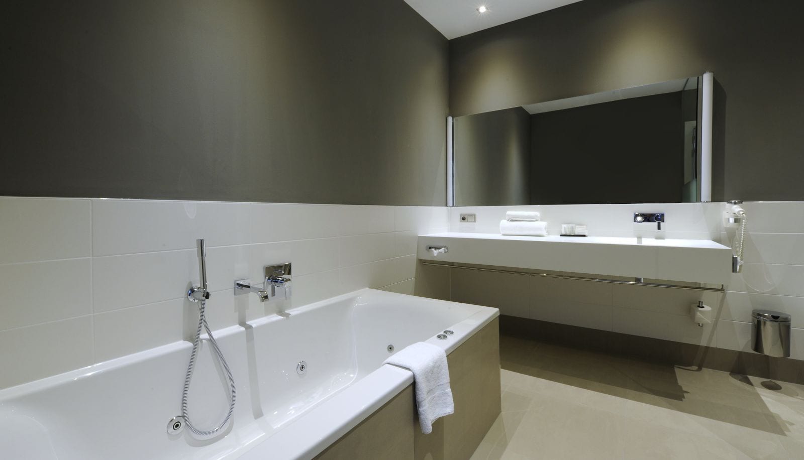 club room | bathroom | free toiletries, hair dryer, towels, soap