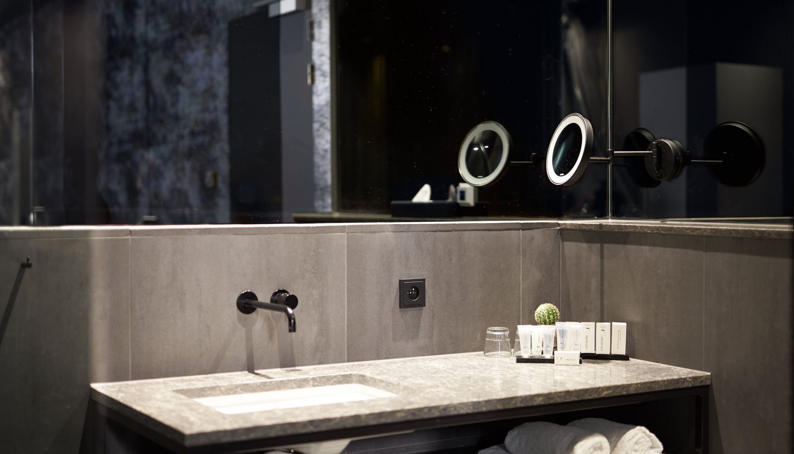 superbox | bathroom | free toiletries, hair dryer, towels, soap