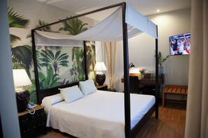 Junior Suite, Jetted Tub | Minibar, in-room safe, desk, laptop workspace