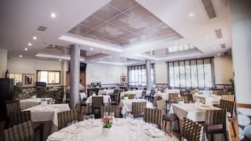 Regionale gerechten, uitzicht op de tuin