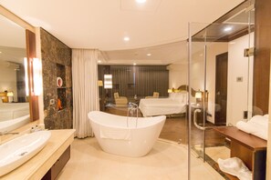 Phòng Suite Executive, 1 giường cỡ king, quang cảnh biển | Minibar, két bảo mật tại phòng, bàn, màn/rèm cản sáng 