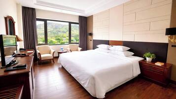 Superior Double Room, Mountain View | Minibar, in-room safe, desk, blackout drapes
