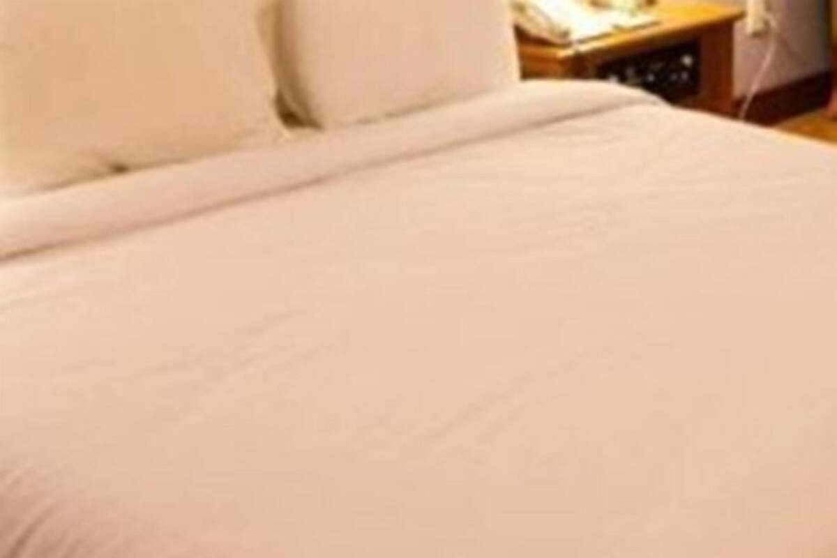 Minibar, coffres-forts dans les chambres, bureau, rideaux occultants