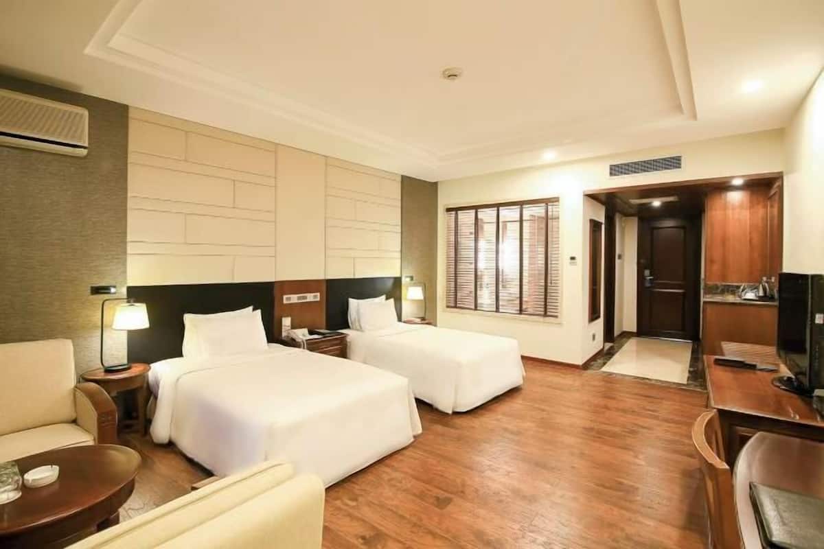 Minibar, in-room safe, desk, blackout curtains