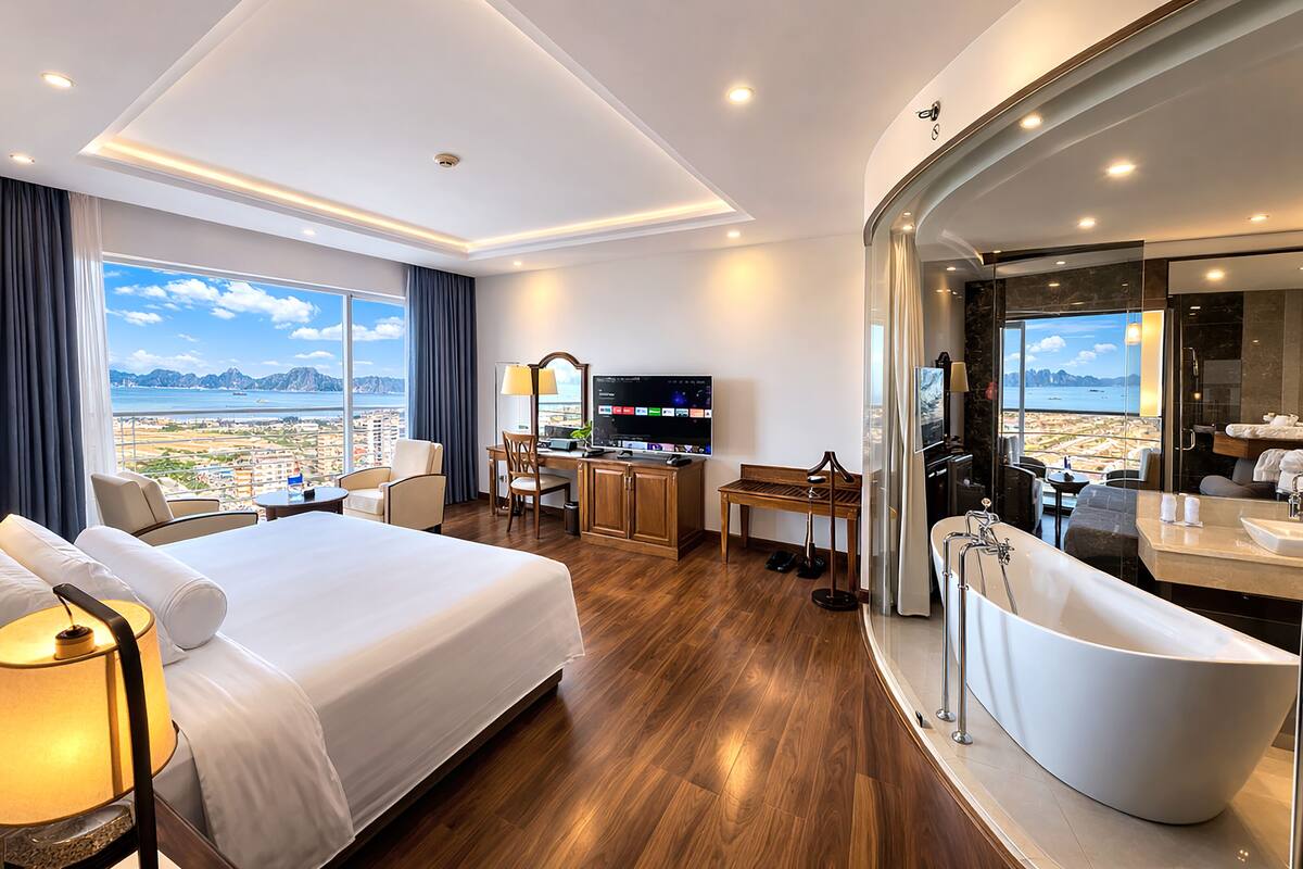 Executive Suite Panoramic Sea view | Minibar, in-room safe, desk, blackout drapes