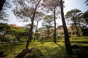 Property grounds - Saigon Halong Hotel (Ha Long)