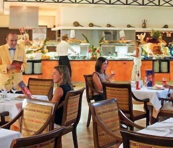 Se sirven desayunos, comidas y cenas 