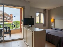 Minibar, in-room safe, desk, free cribs/infant beds