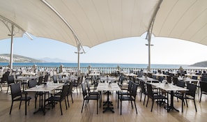 3 restaurants, breakfast, lunch, dinner served; seafood - Tusan Beach Resort (Kusadasi)