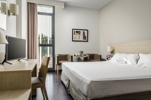 Premium bedding, minibar, in-room safe, desk - Exe Barcelona Gate (Sant Joan Despi)