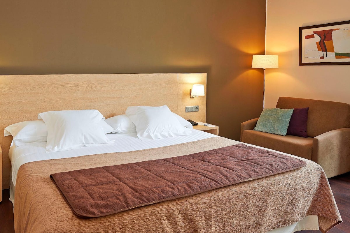 Ropa de cama de alta calidad y minibar