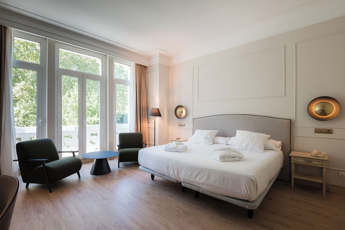 Superior dubbelrum | 1 sovrum, sängtillbehör av högsta kvalitet, duntäcken och minibar