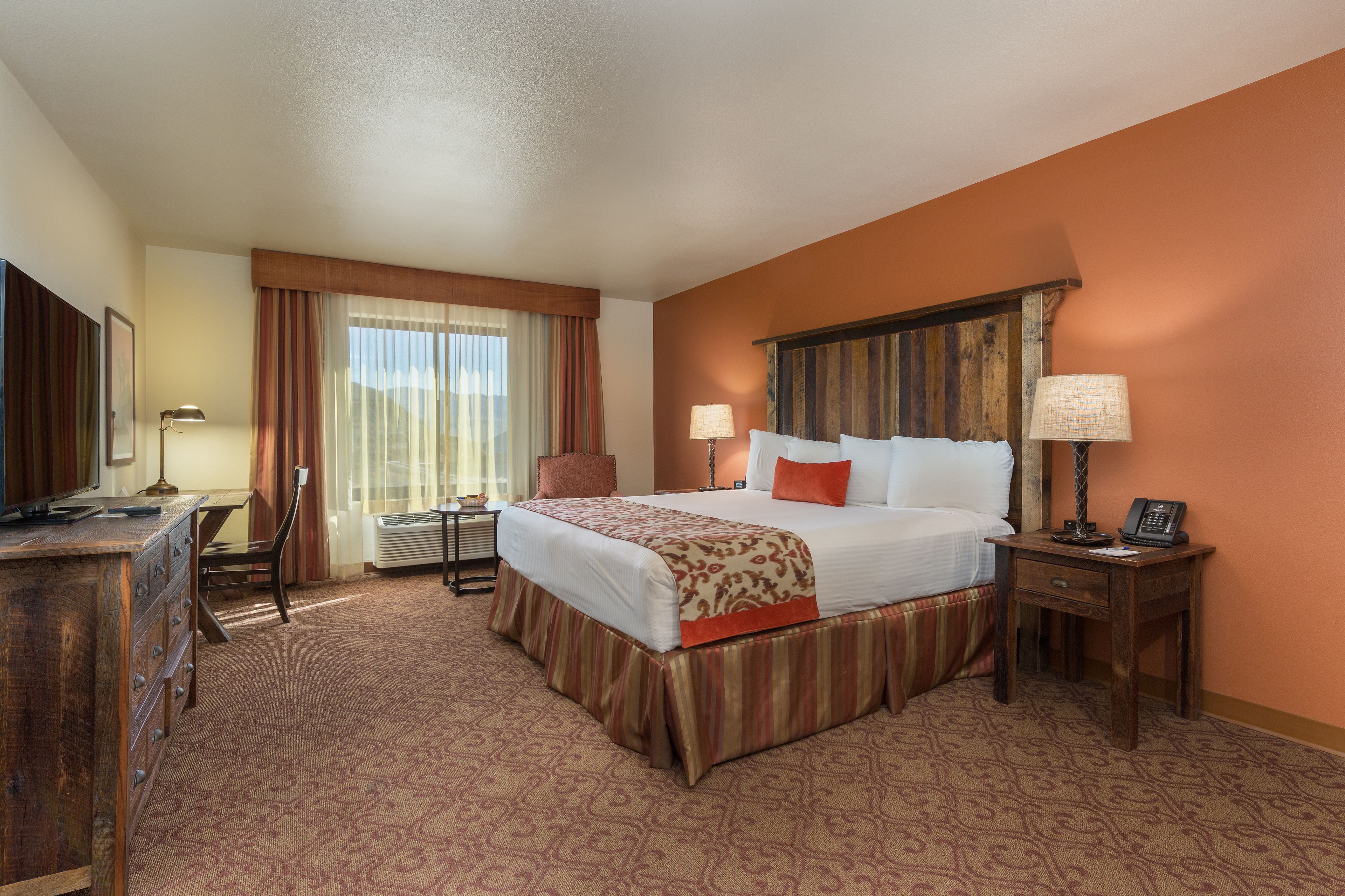 flat-screen tv, mp3 dock