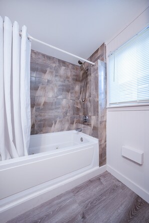 Suite, 2 Bedrooms | Bathroom - City Centre Motel by OYO (Seaside)