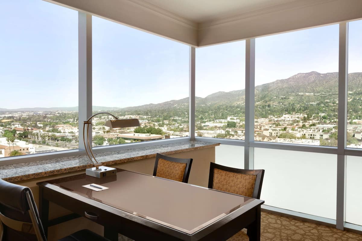 Suite, 1 King Bed, Corner | Living area | 32-inch LCD TV with satellite channels, TV, first-run films