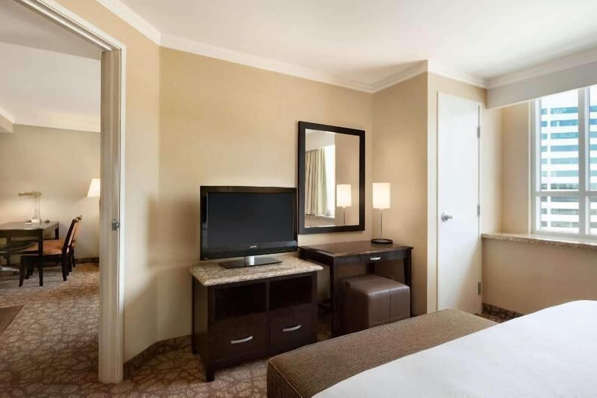 1 slaapkamer, luxe beddengoed, donsdekens, een kluis op de kamer