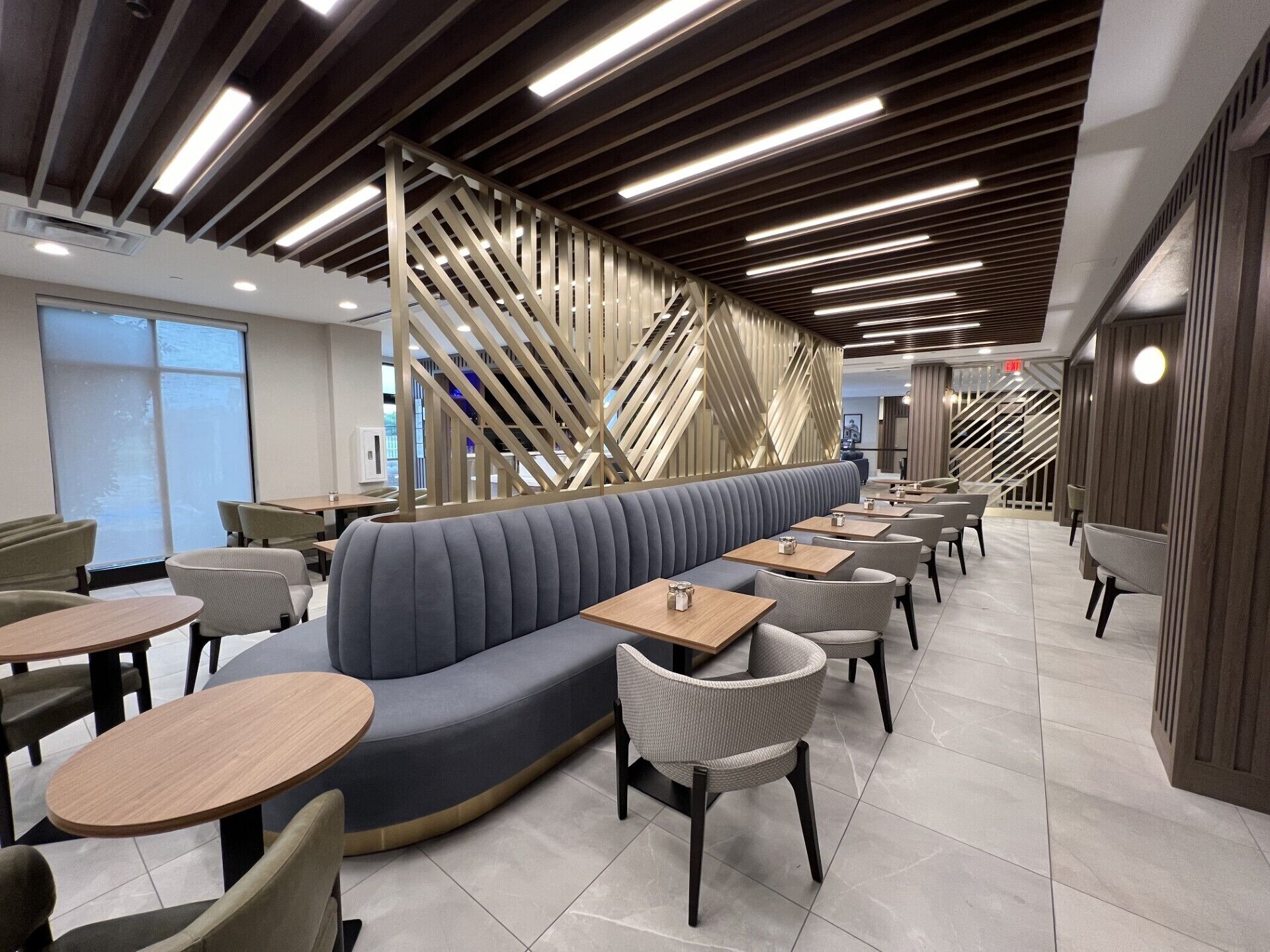 breakfast and dinner served, american cuisine