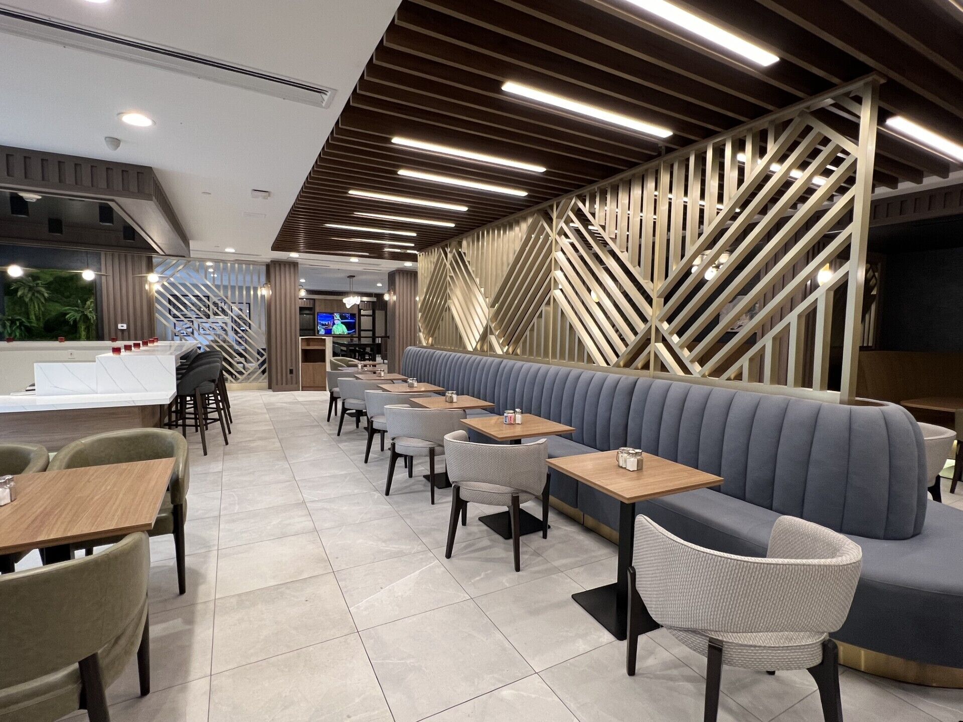 breakfast and dinner served, american cuisine