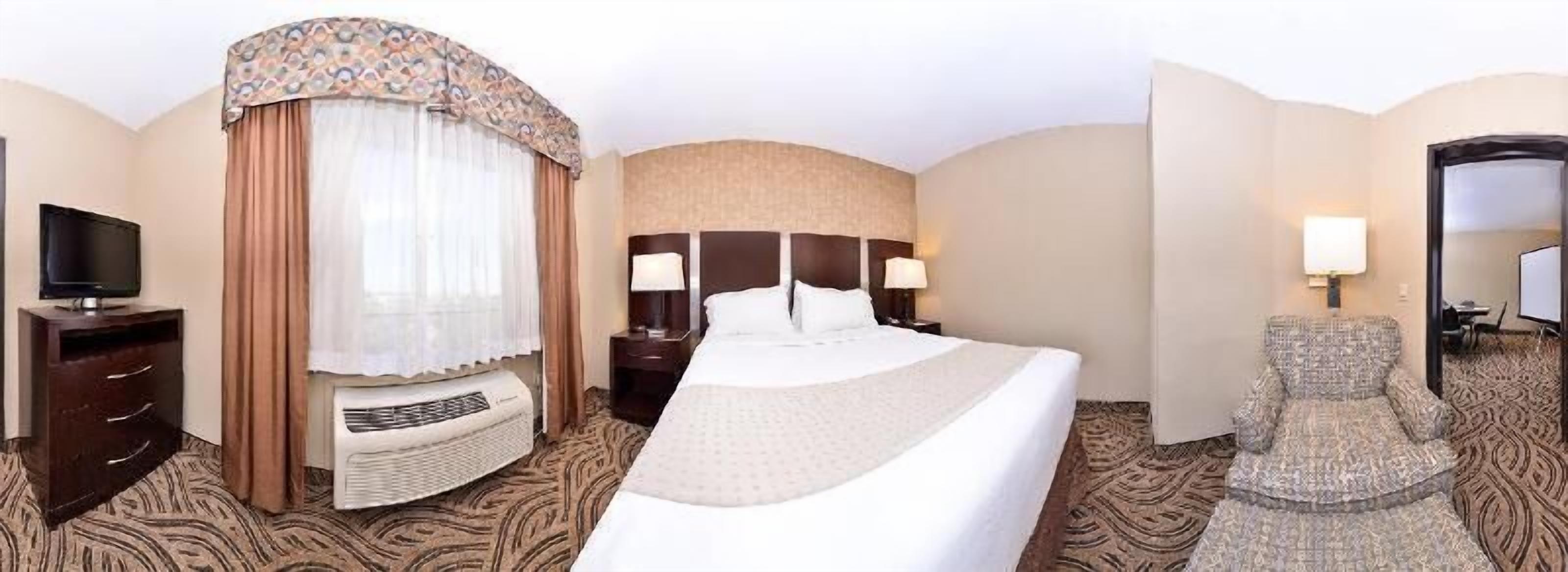 Hypo-allergenic bedding, pillow-top beds, in-room safe, desk