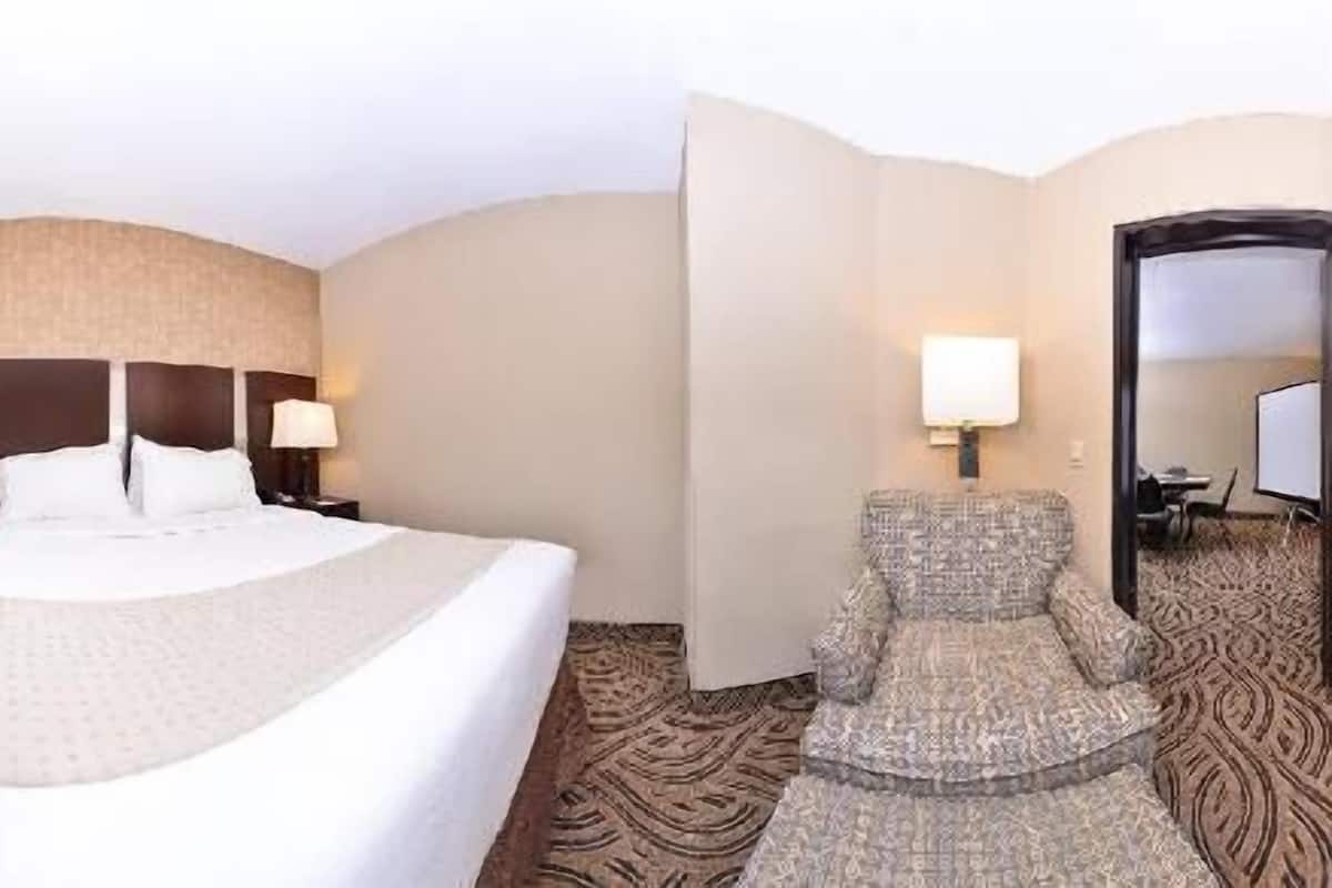 Hypo-allergenic bedding, pillow-top beds, in-room safe, desk
