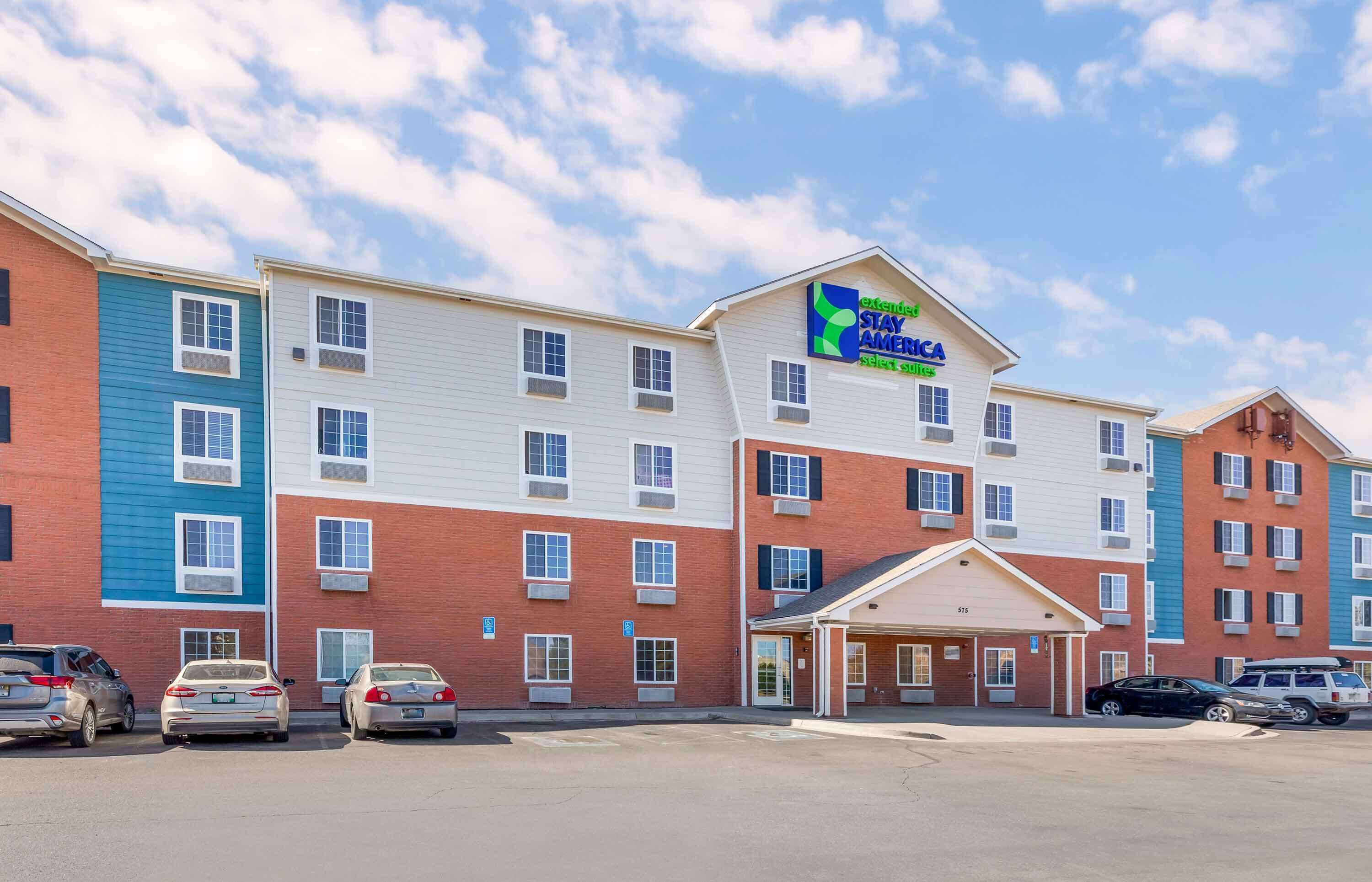 A multi-story hotel with a sign for Extended Stay America.