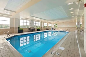 من حمّامات السباحة المغطاة