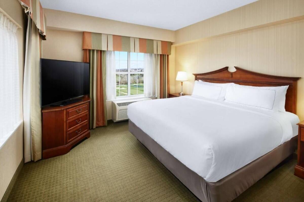 In-room safe, individually decorated, individually furnished, desk