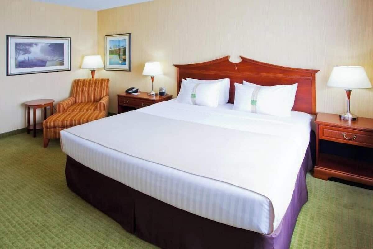 In-room safe, individually decorated, individually furnished, desk