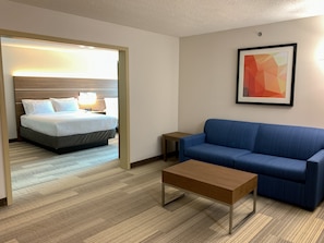 Premium bedding, desk, blackout curtains, iron/ironing board - Holiday Inn Express & Suites Lexington Dtwn Area-Keenland by IHG (Lexington)