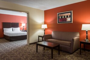 Premium bedding, desk, blackout curtains, iron/ironing board - Holiday Inn Express & Suites Lexington Dtwn Area-Keenland by IHG (Lexington)
