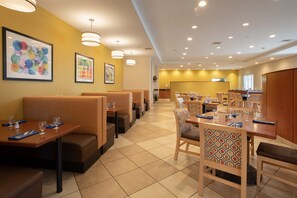 Breakfast and dinner served - Holiday Inn Winchester Se-Historic Gateway by IHG (Winchester)