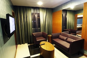 Premium Deluxe - King | Living area