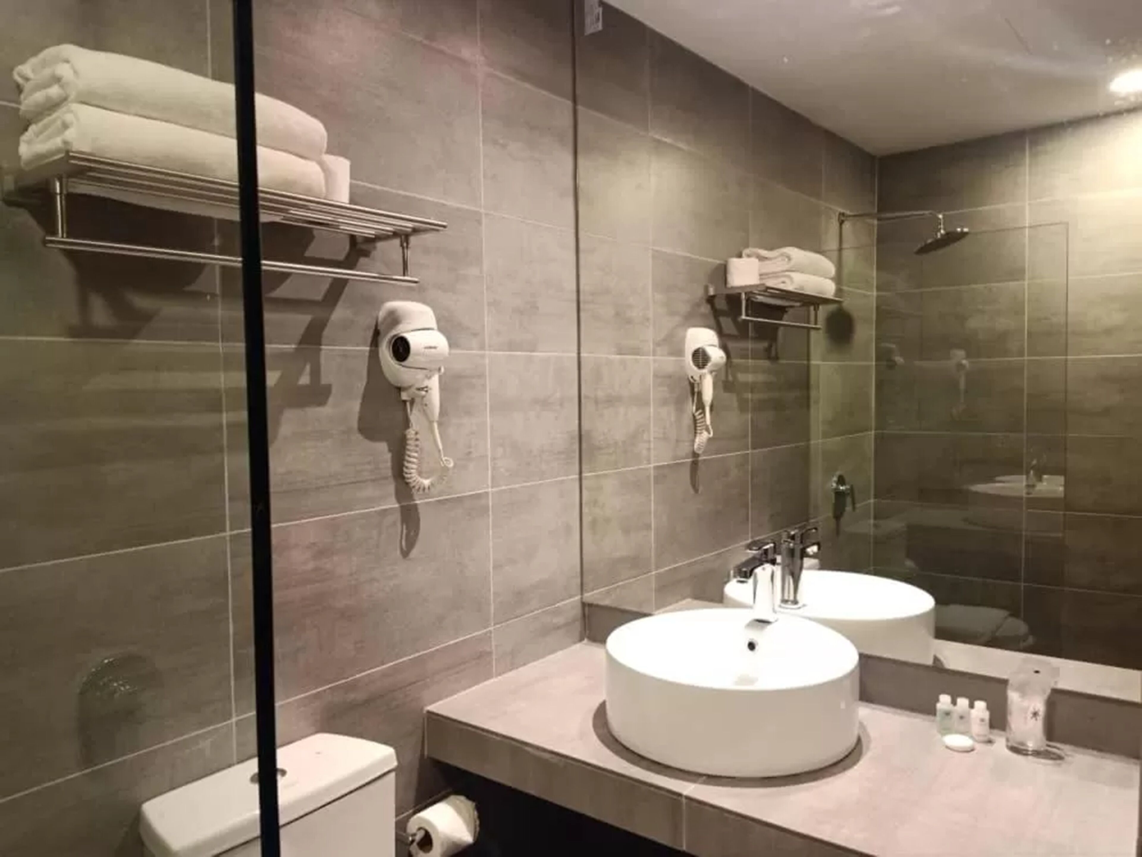Minibar, in-room safe, desk, iron/ironing board