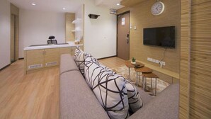 1-Bedroom Apartment | 거실 공간