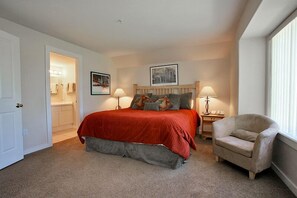 Een kluis op de kamer, een strijkplank/strijkijzer, gratis babybedden