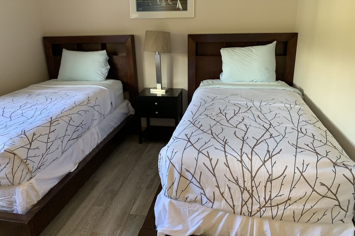 2 bedrooms, in-room safe, iron/ironing board, free cots/infant beds