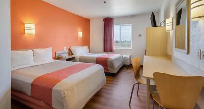 Howard Johnson by Wyndham Lemoore