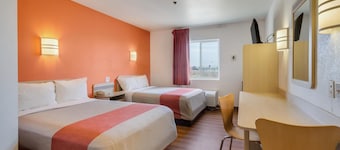 Howard Johnson by Wyndham Lemoore