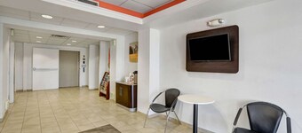 Howard Johnson by Wyndham Lemoore