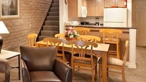 1 Bedroom plus Loft / 3 Bathroom Condo | Servicio a la habitación