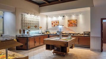 Tägliches Frühstücksbuffet (12 EUR pro Person)